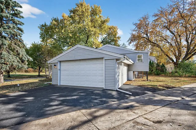 $342,500 | 4329 Lakeland Avenue North, Robbinsdale, MN 55422