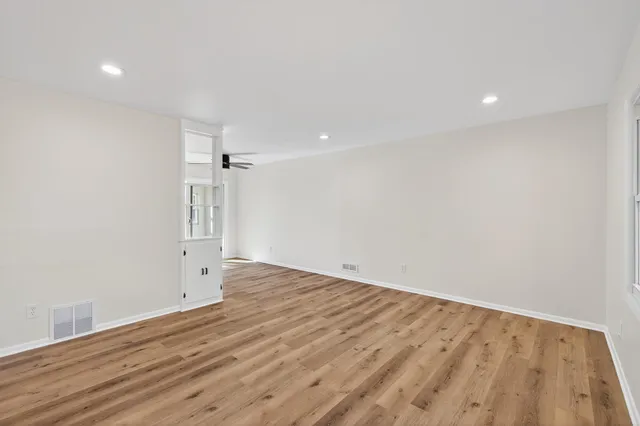 $342,500 | 4329 Lakeland Avenue North, Robbinsdale, MN 55422