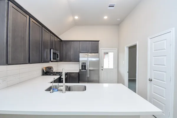 $2,000 | 1137 Lily Lane, Bellville, TX 77418