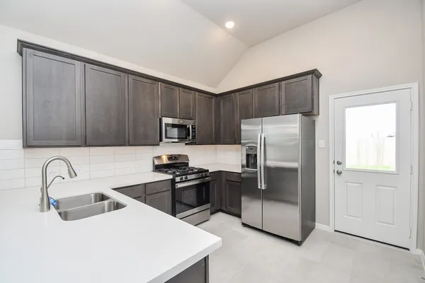 $2,000 | 1137 Lily Lane, Bellville, TX 77418