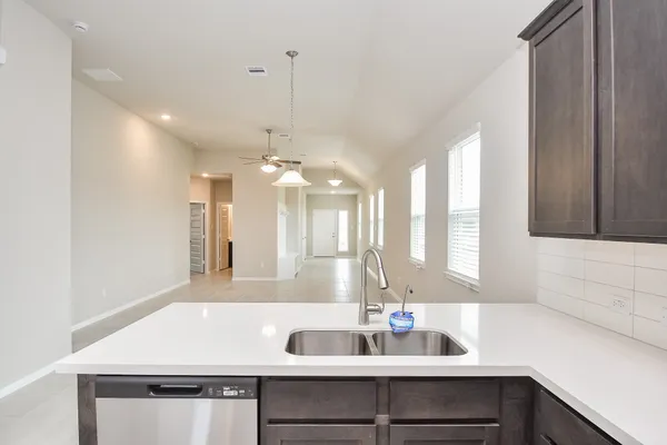 $2,000 | 1137 Lily Lane, Bellville, TX 77418