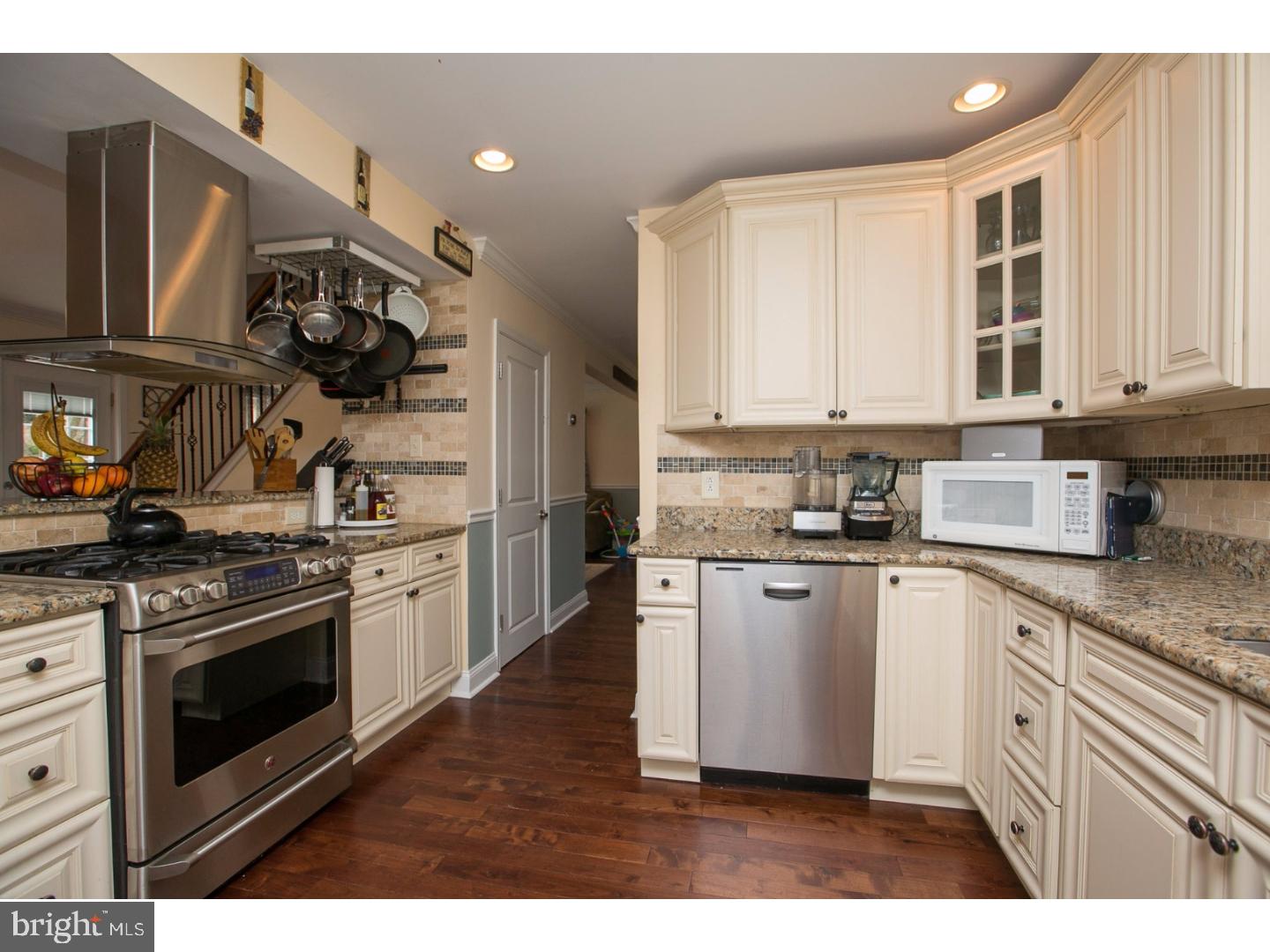 914 Glenroy Road Philadelphia, PA 19128 - Photo 4 of 25 Gallery Image 4