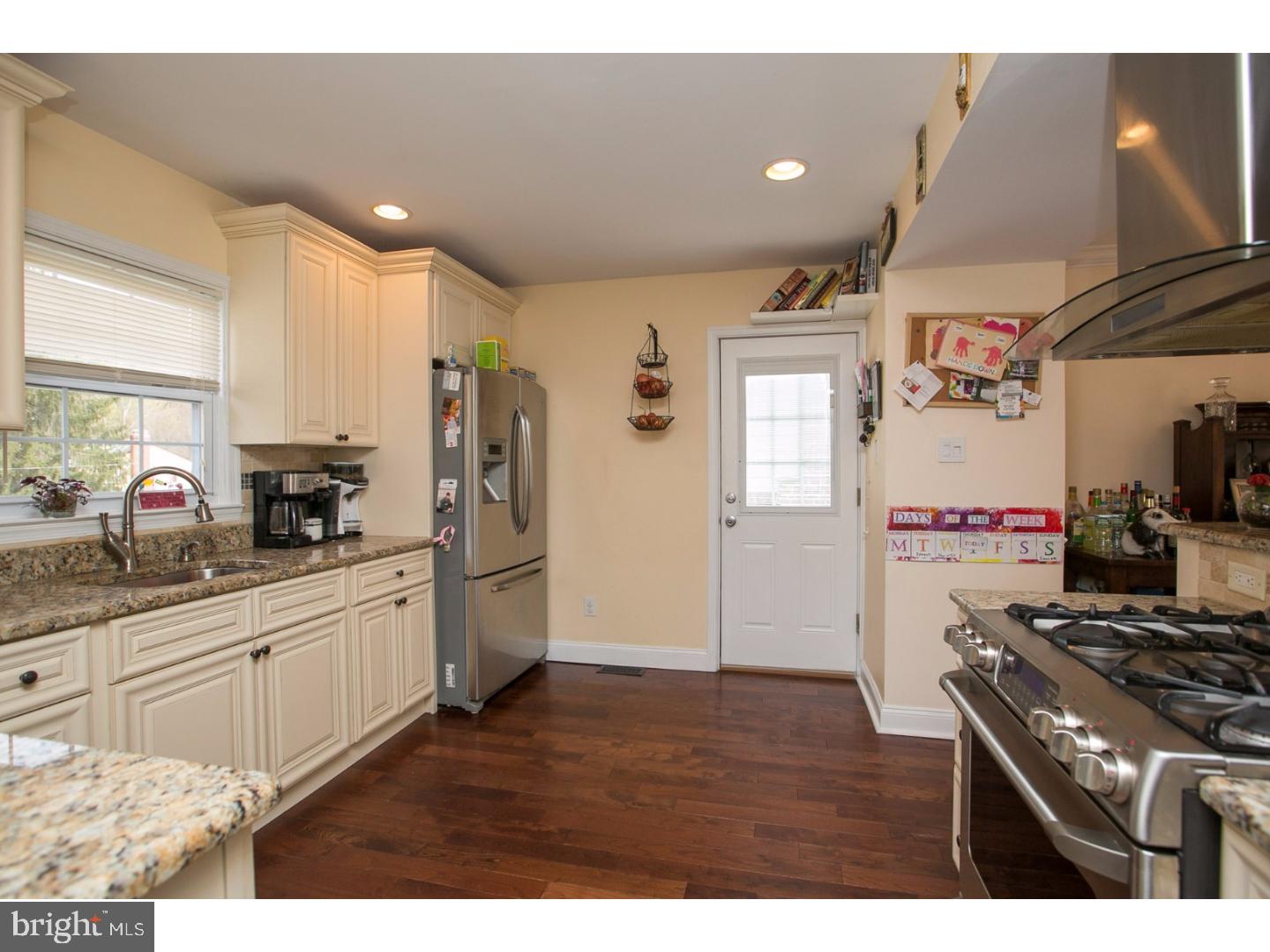 914 Glenroy Road Philadelphia, PA 19128 - Photo 5 of 25 Gallery Image 5