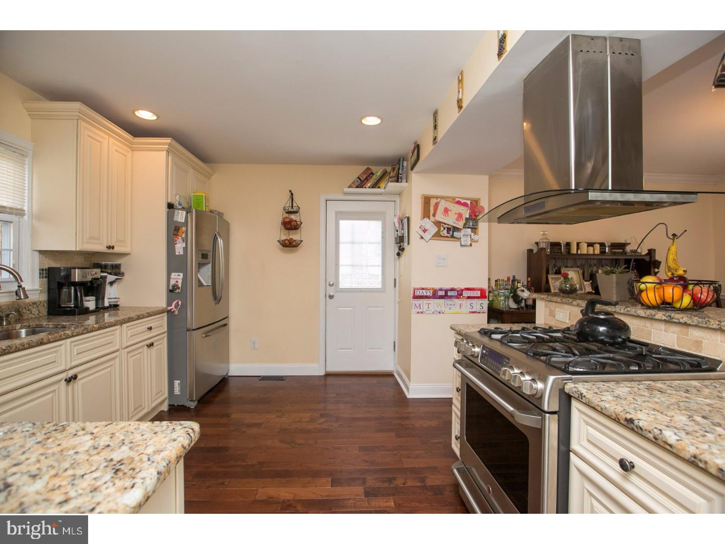 914 Glenroy Road Philadelphia, PA 19128 - Photo 6 of 25 Gallery Image 6