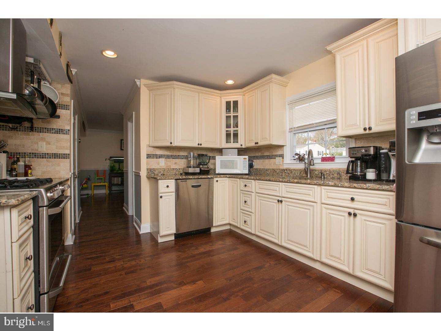 914 Glenroy Road Philadelphia, PA 19128 - Photo 8 of 25 Gallery Image 8