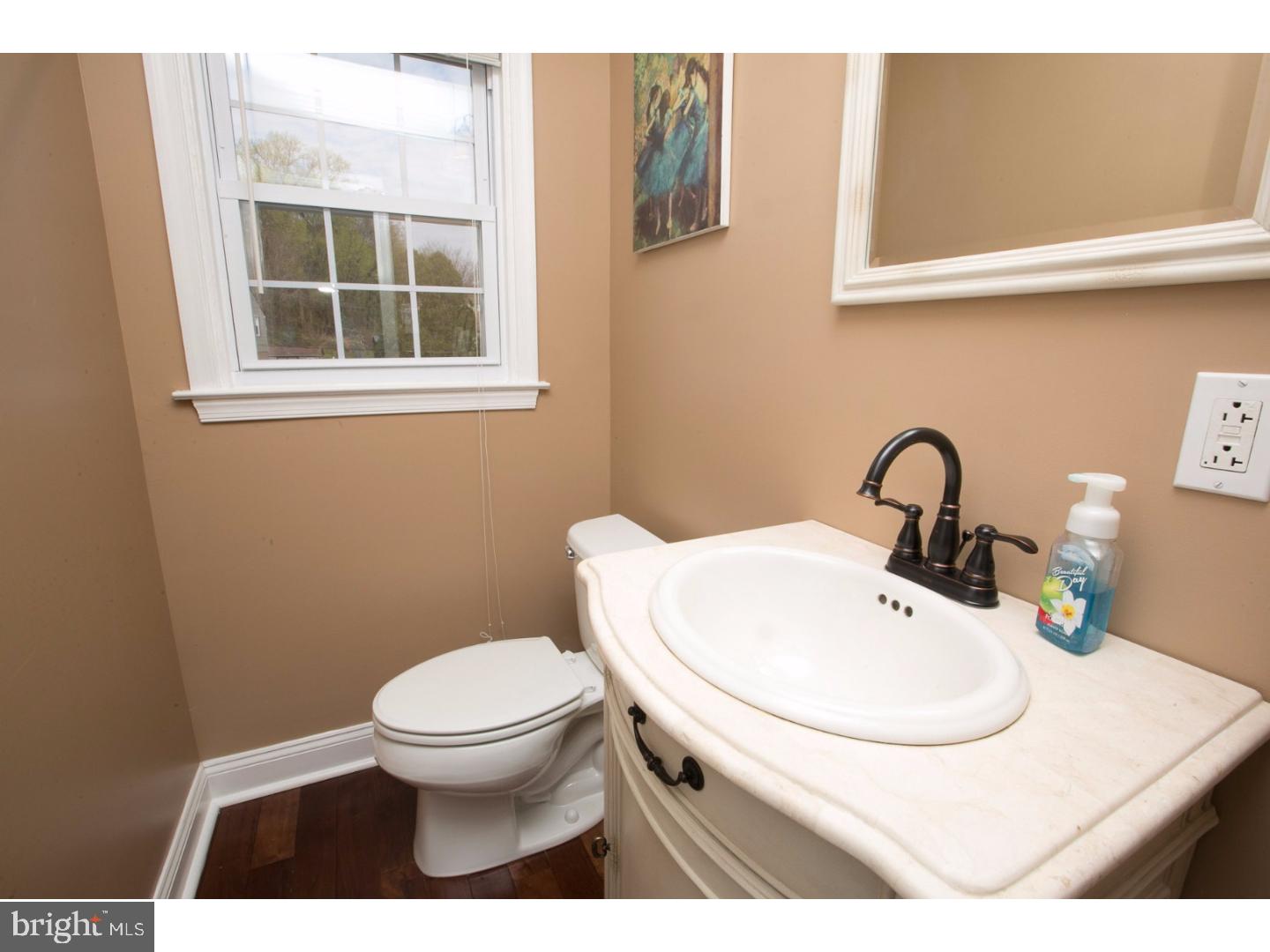 914 Glenroy Road Philadelphia, PA 19128 - Photo 9 of 25 Gallery Image 9