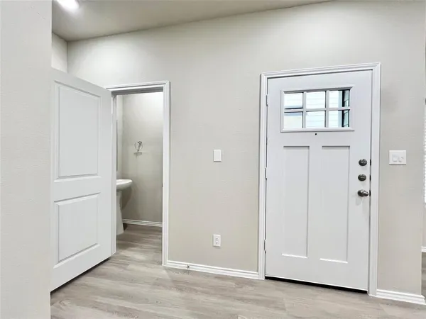 $2,095 | 3501 East Renfro Street, Unit 611, Burleson, TX 76028