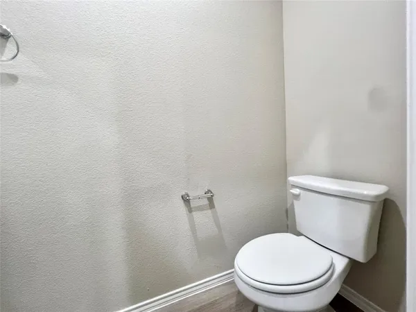 $2,095 | 3501 East Renfro Street, Unit 611, Burleson, TX 76028