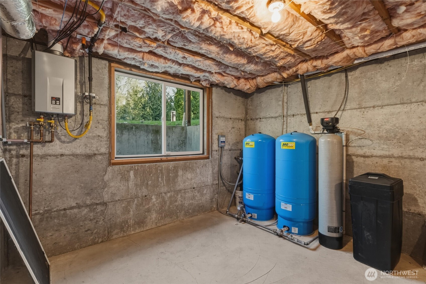 16059 Snee Oosh Road La Conner, WA 98257 - Photo 30 of 40 a view of a walk in closet