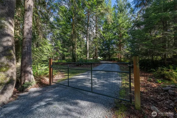 $1,200,000 | 16059 Snee Oosh Road, La Conner, WA 98257