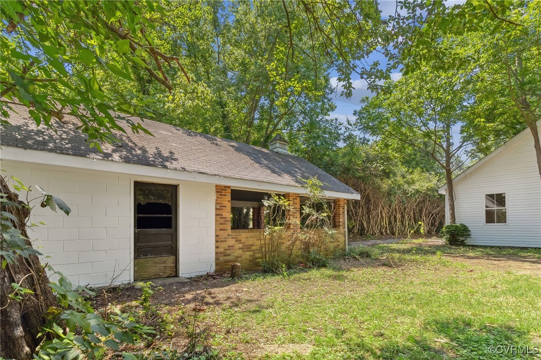 10614 Rives Avenue McKenney, VA 23872 - Photo 44 of 48 a backyard of a house with plants and tree