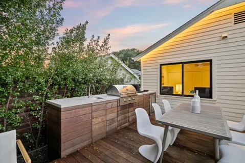 a front view of house with yard