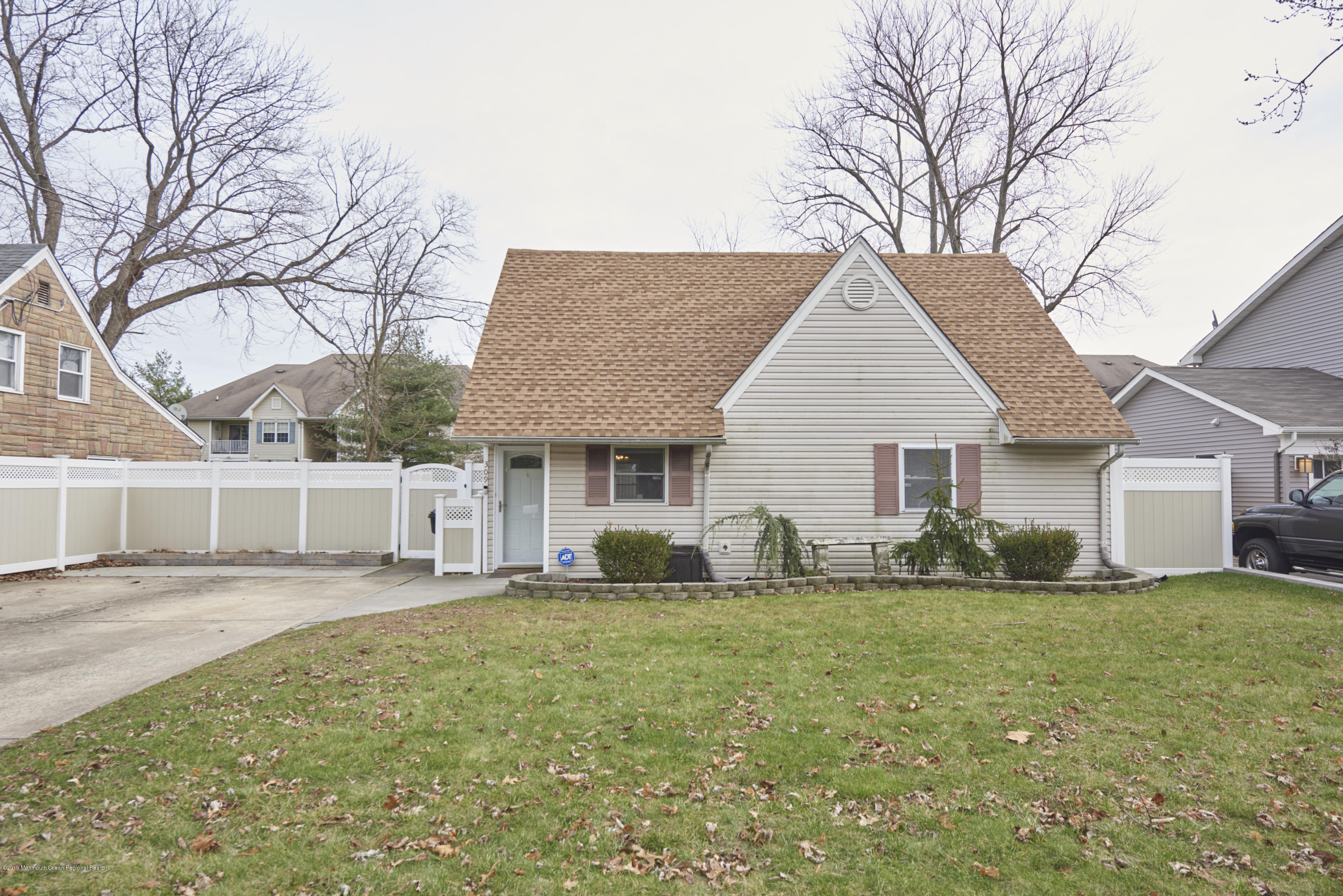 309 E Road Middletown, NJ 07718 - Photo 20 of 24 Mint Condition Expanded Cape