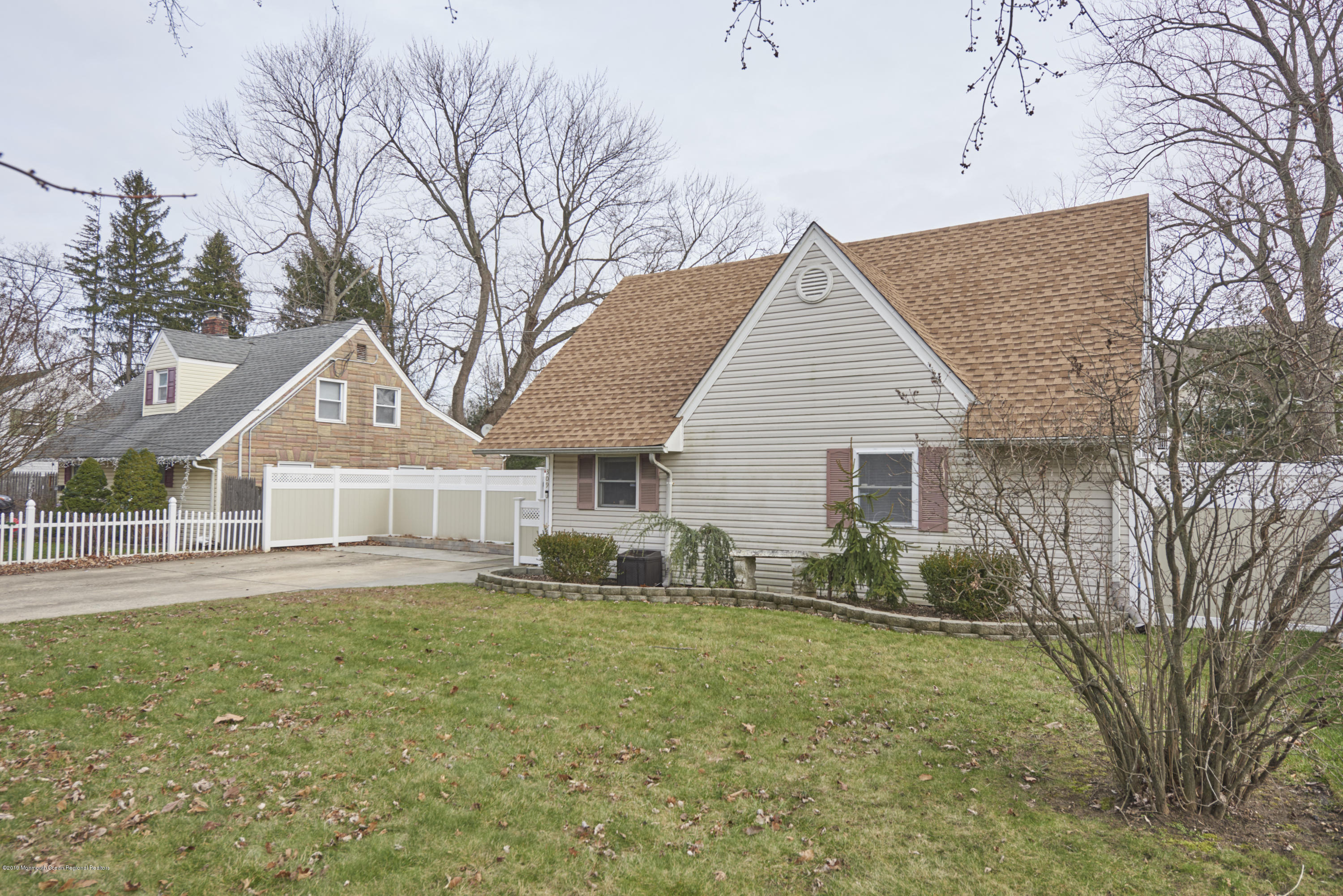 309 E Road Middletown, NJ 07718 - Photo 21 of 24 Mint Condition Expanded Cape