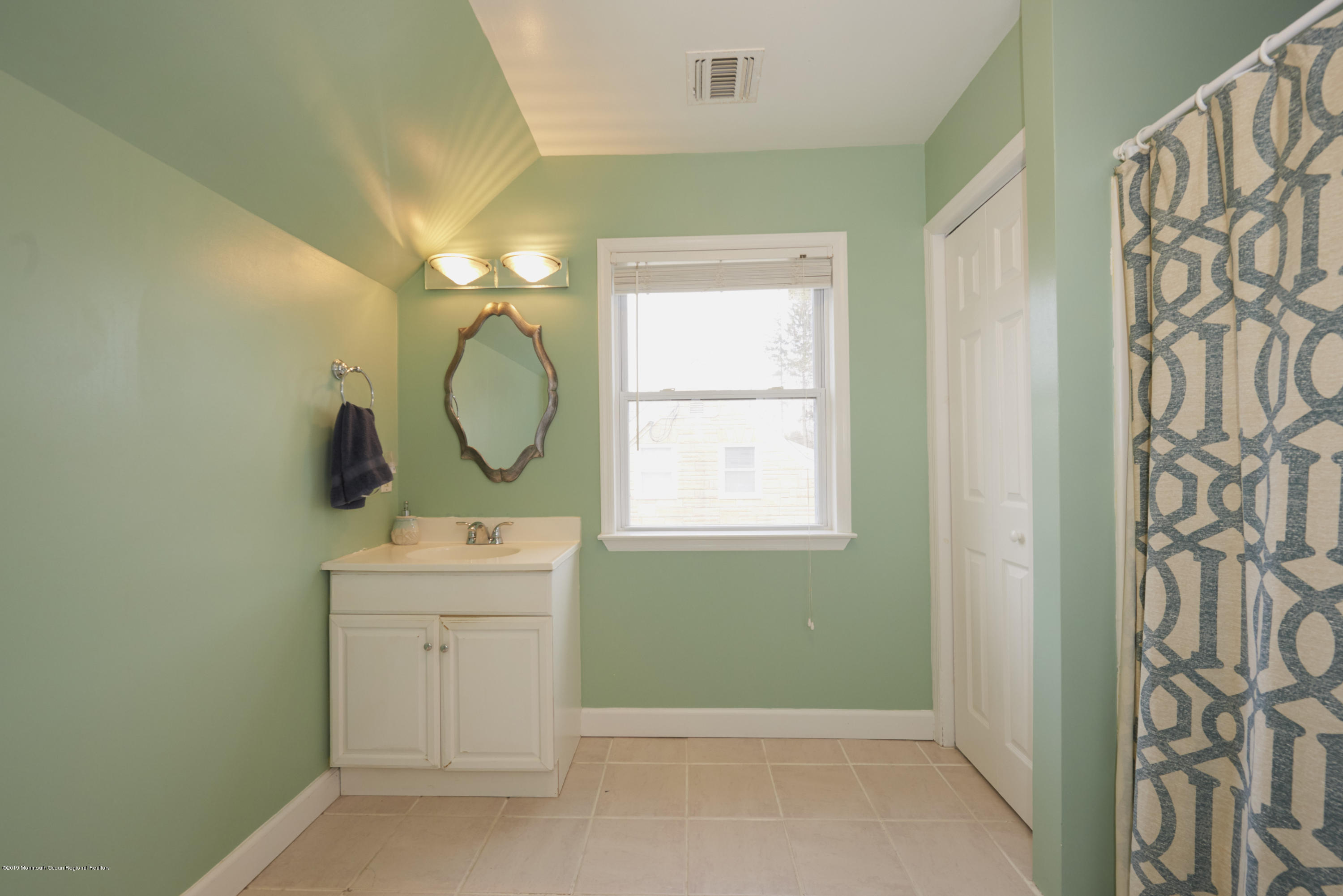 309 E Road Middletown, NJ 07718 - Photo 7 of 24 Spacious Second Full Bathroom