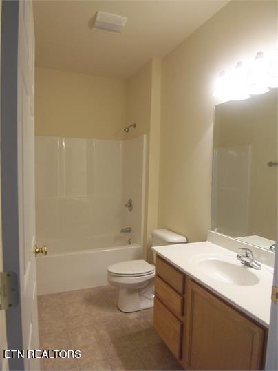 114 Hardinberry Street Oak Ridge, TN 37830 - Photo 5 of 11 Bathroom1