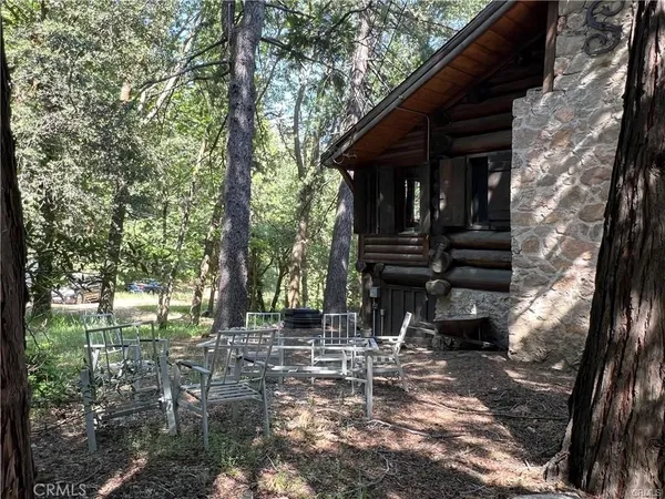 a view of house with a trees in the background