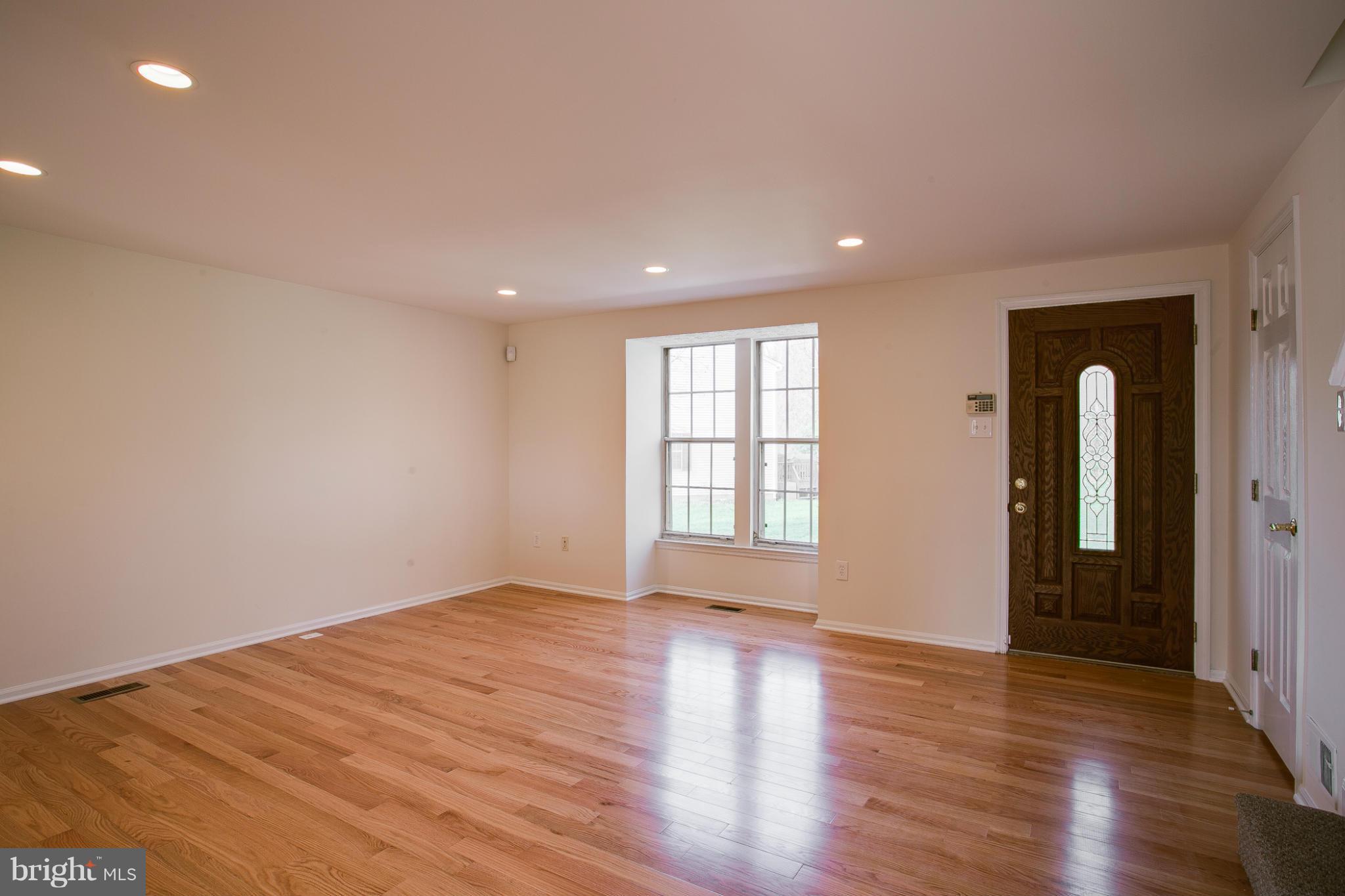 6322 Greenfield Road Elkridge, MD 21075 - Photo 4 of 25 Living Room