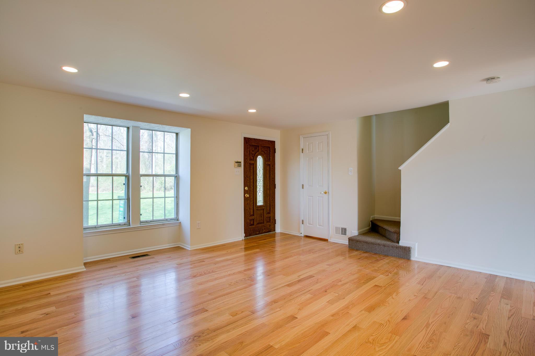 6322 Greenfield Road Elkridge, MD 21075 - Photo 5 of 25 Living Room