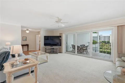 $999,000 | 3951 Gulf Shore Boulevard North, Unit 302, Naples, FL 34103