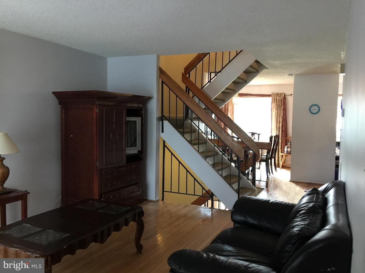 2214 Cartwright Place Reston, VA 20191 - Photo 14 of 22 Living Room