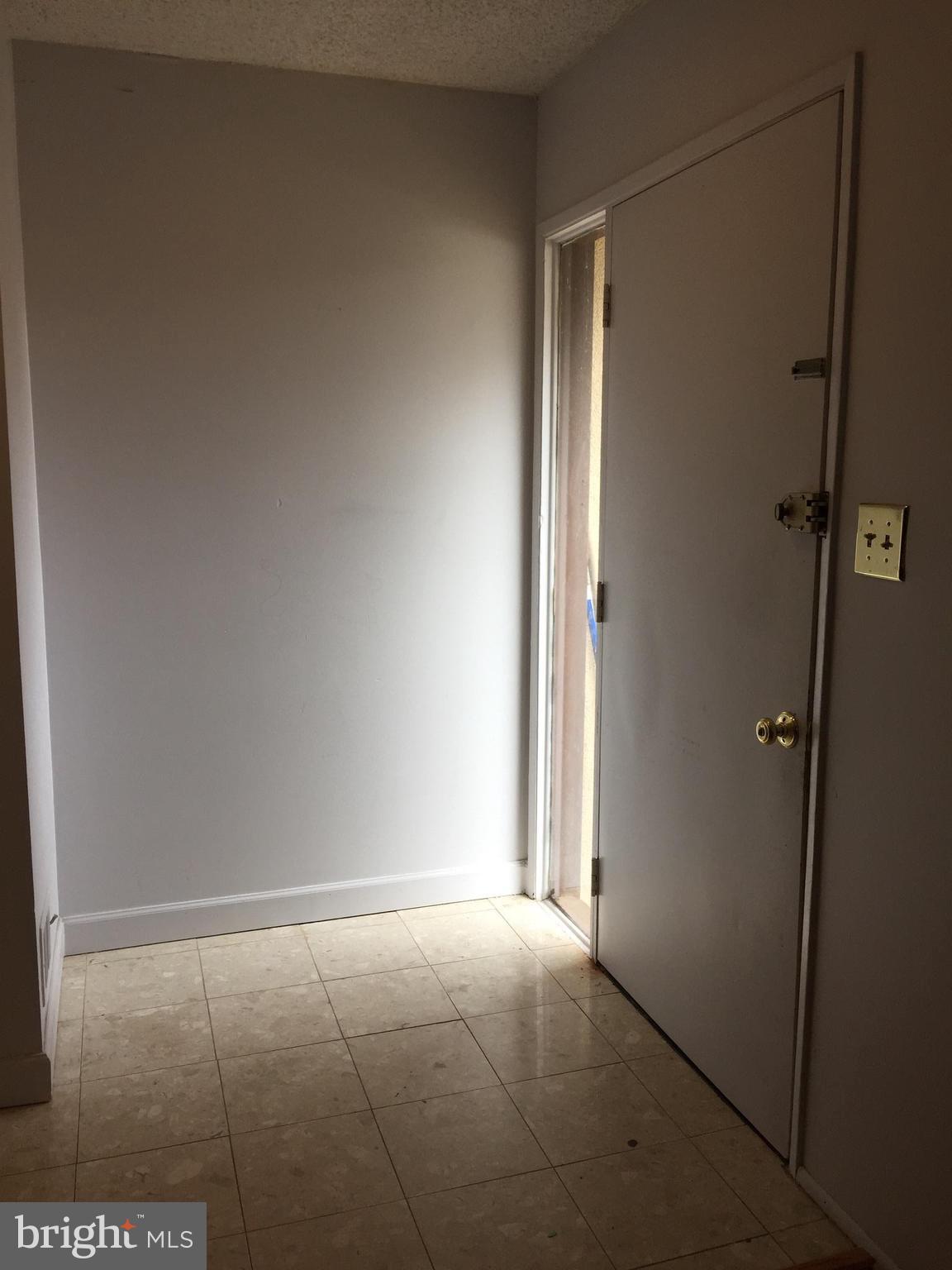 2214 Cartwright Place Reston, VA 20191 - Photo 3 of 22 Foyer