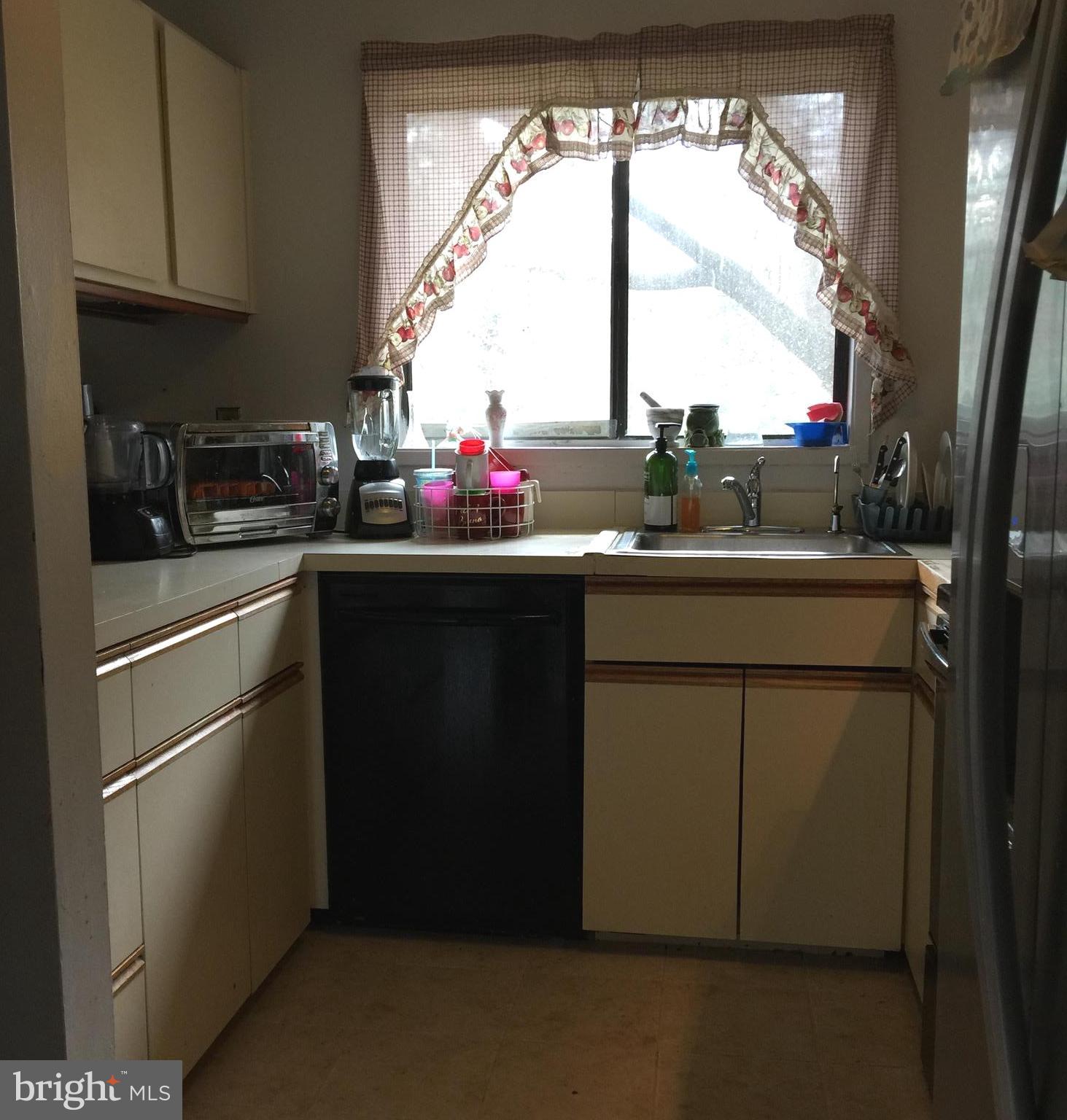 2214 Cartwright Place Reston, VA 20191 - Photo 5 of 22 Kitchen