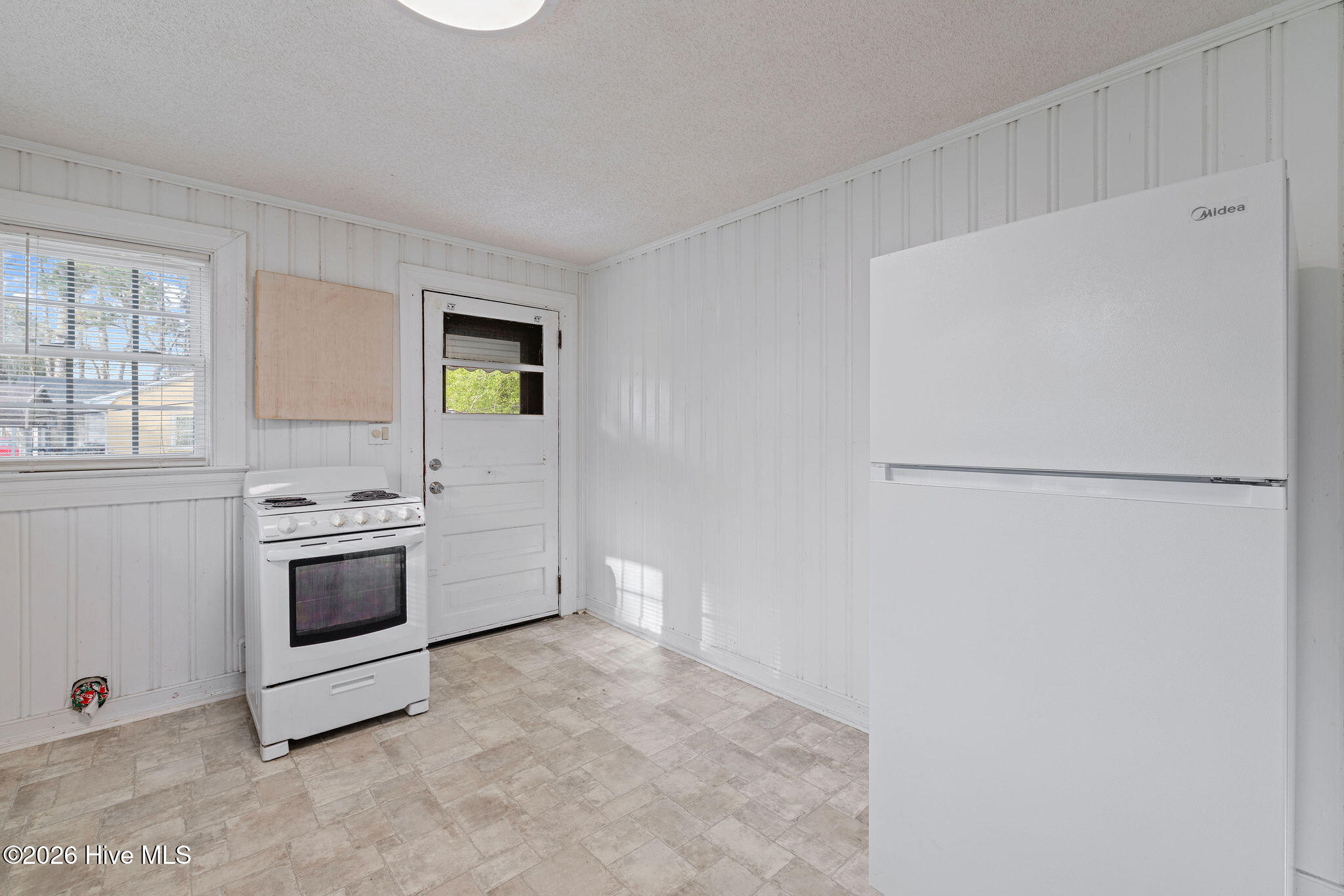 302 South Johnson Street Mount Olive, NC 28365 - Photo 6 of 13 5T5A6613
