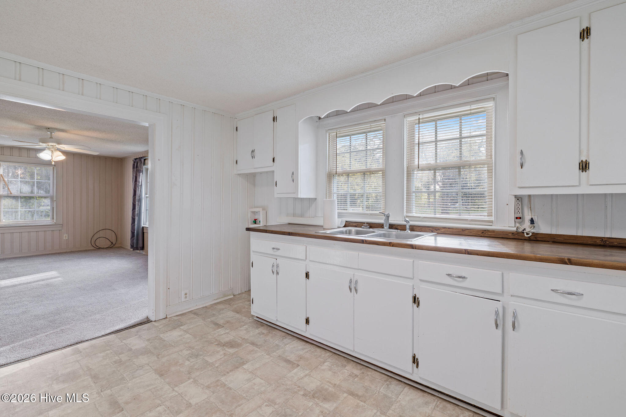 302 South Johnson Street Mount Olive, NC 28365 - Photo 7 of 13 5T5A6618