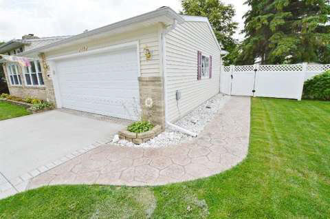 7047 Calkins Road Flint, MI 48532 - Photo 5 of 42 20444203-4.JPG