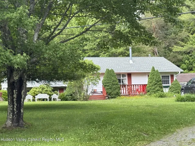 a view of a house with a yard
