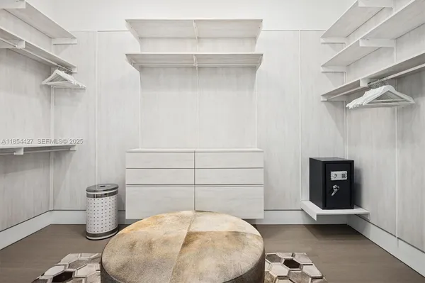 a view of an house with backyard and swimming pool