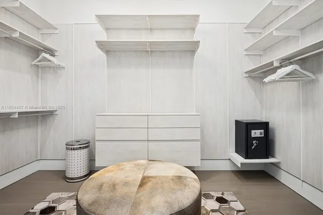 a view of an house with backyard and swimming pool