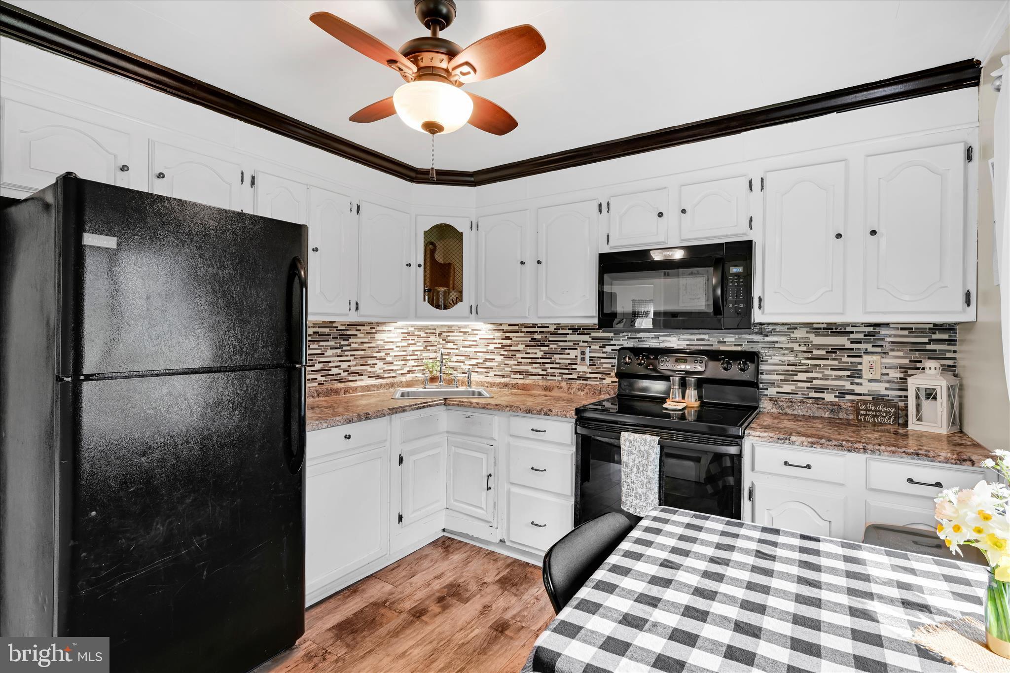 126 Geary Wolfe Road Pine Grove, PA 17963 - Photo 19 of 41 Eat In Kitchen