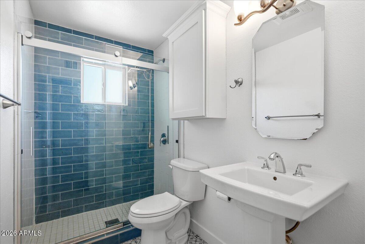 1019 West 10th Street Tempe, AZ 85281 - Photo 23 of 35 Primary bathroom