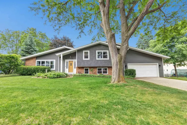 $349,900 | 495 Edelweiss Drive, Green Bay, WI 54302