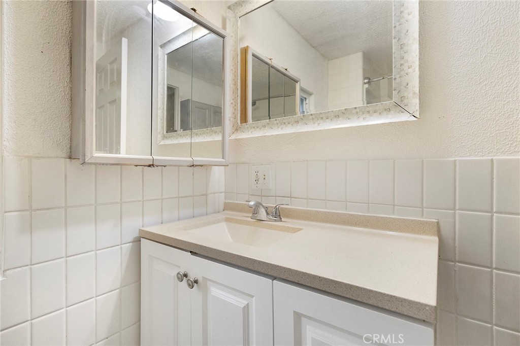 3156 Esplanade, Unit 292 Chico, CA 95973 - Photo 22 of 32 a bathroom with a sink and a mirror