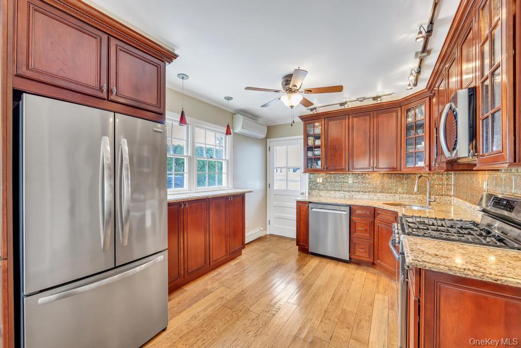66 Vincent Road Hicksville, NY 11801 - Photo 7 of 35