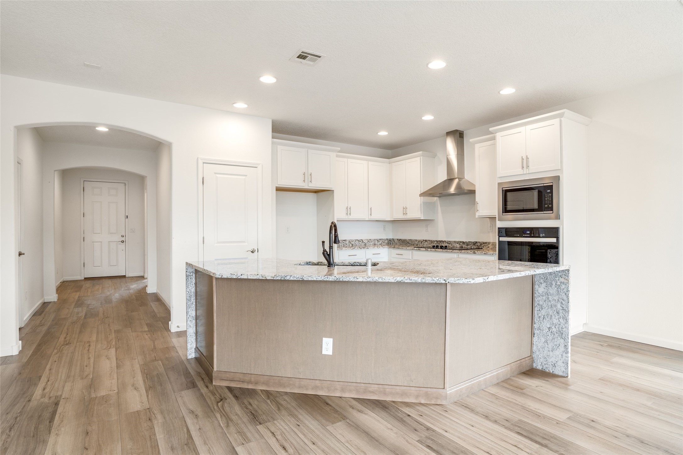 120 Mountaingem Loop Santa Fe, NM 87508 - Photo 4 of 31 Beautifully appointed kitchen