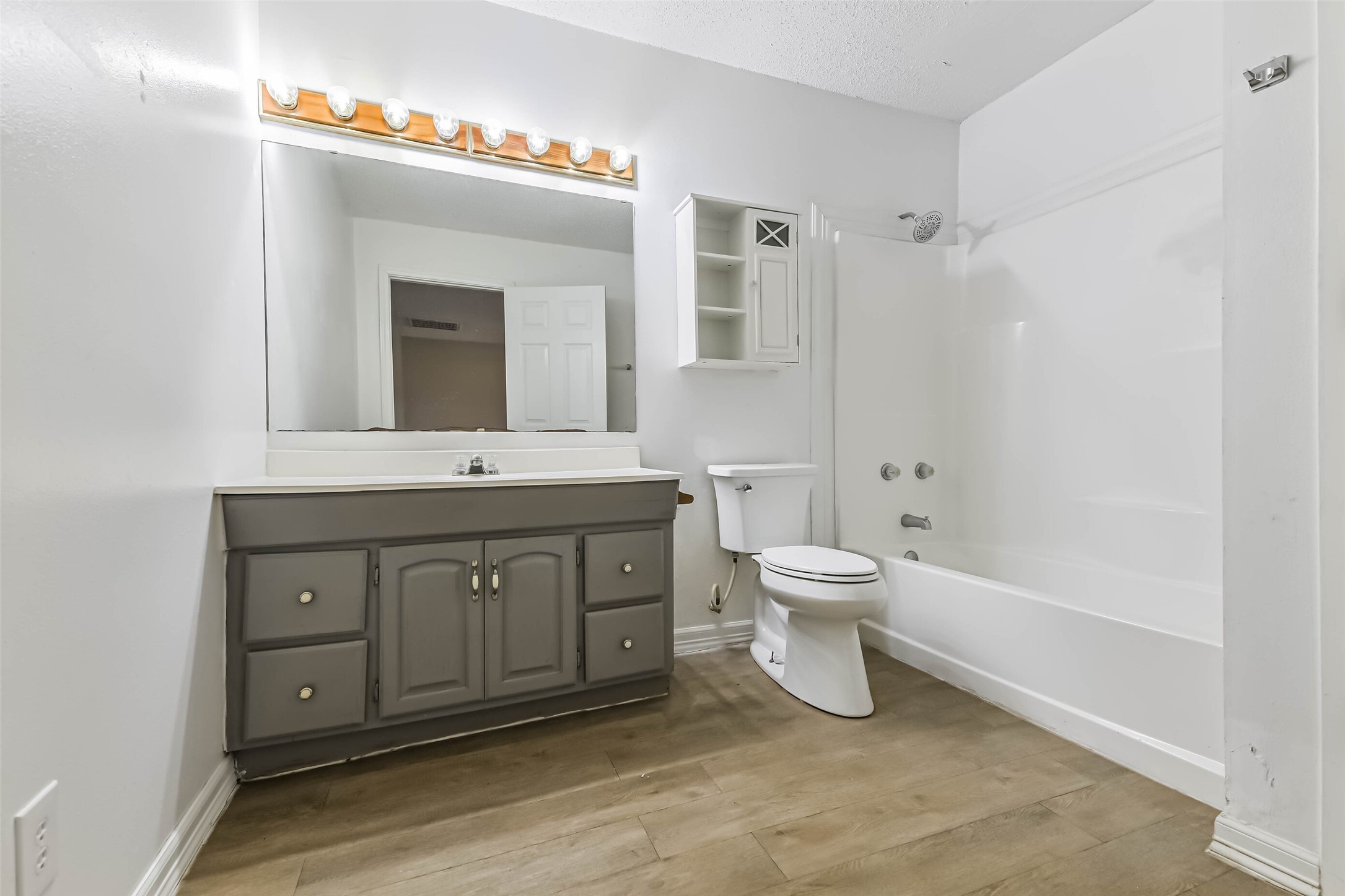 4869 Fm 2518 Cleveland, TX 77327 - Photo 21 of 41 a bathroom with a toilet a sink and a bathtub