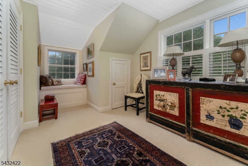 11 New Street Mendham, NJ 07945 - Photo 25 of 35 a living room with furniture