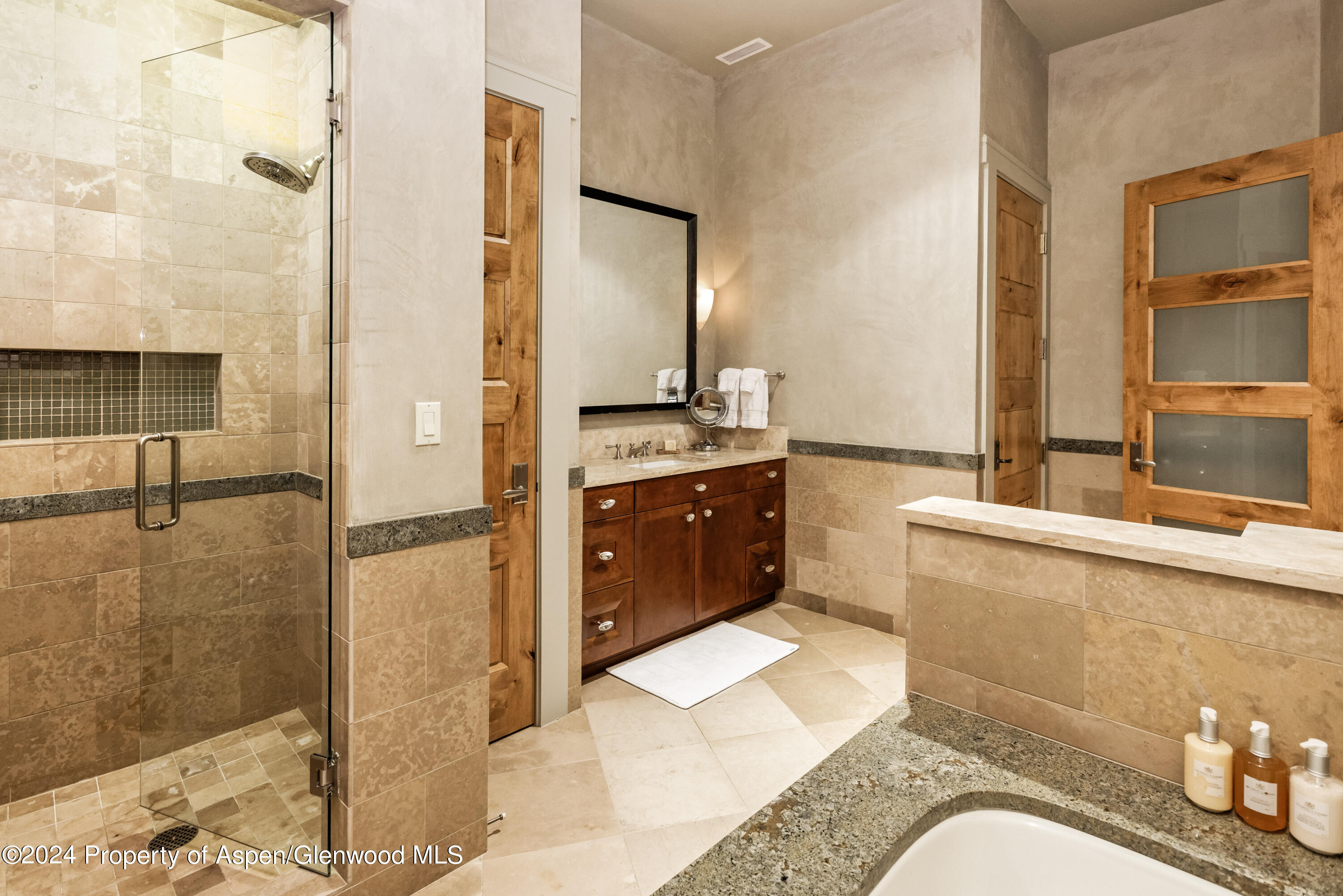 501 Rio Grande Place, Unit 204 Aspen, CO 81611 - Photo 11 of 21 501RioGrande204_HiRes015