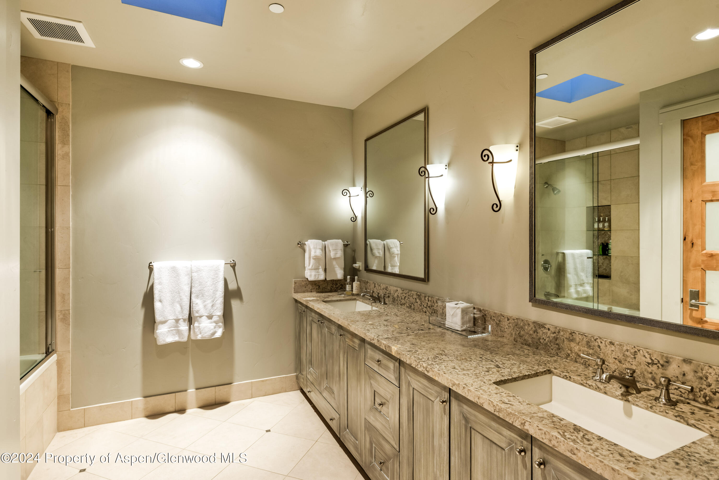 501 Rio Grande Place, Unit 204 Aspen, CO 81611 - Photo 14 of 21 501RioGrande204_HiRes027