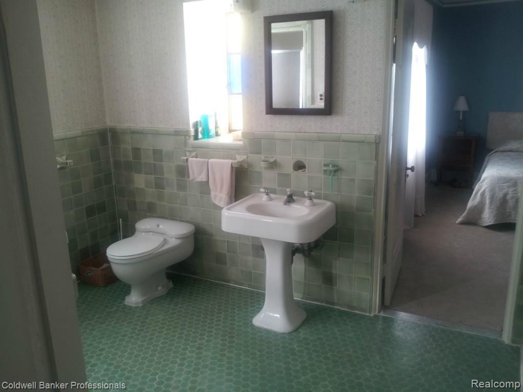 620 Middlesex Road Grosse Pointe, MI 48230 - Photo 10 of 17 20140707_191208.jpg