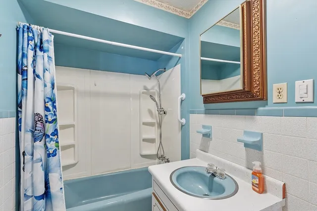 an empty room with ceiling fan and windows