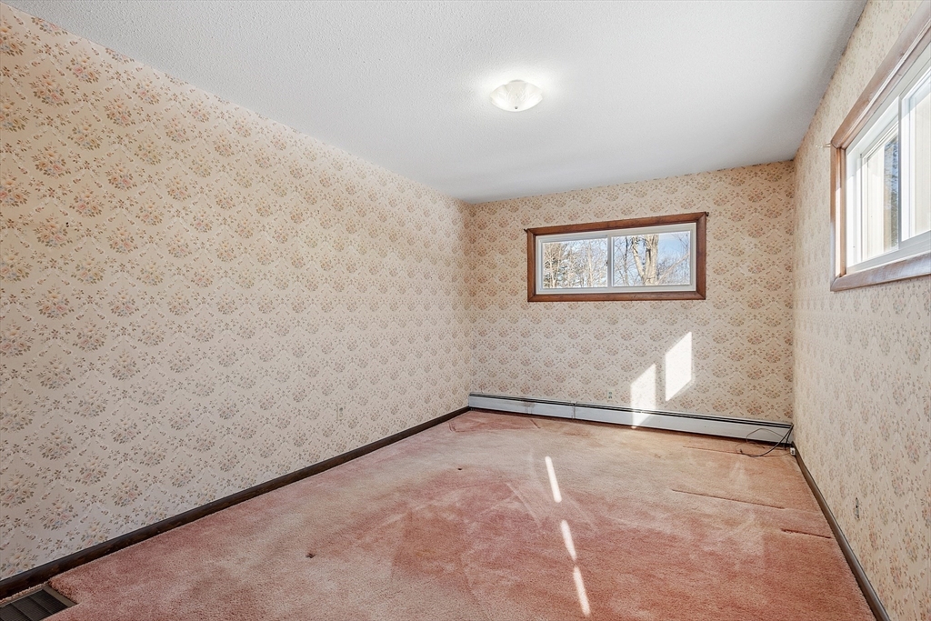 318 Lovewell Street Gardner, MA 01440 - Photo 25 of 42