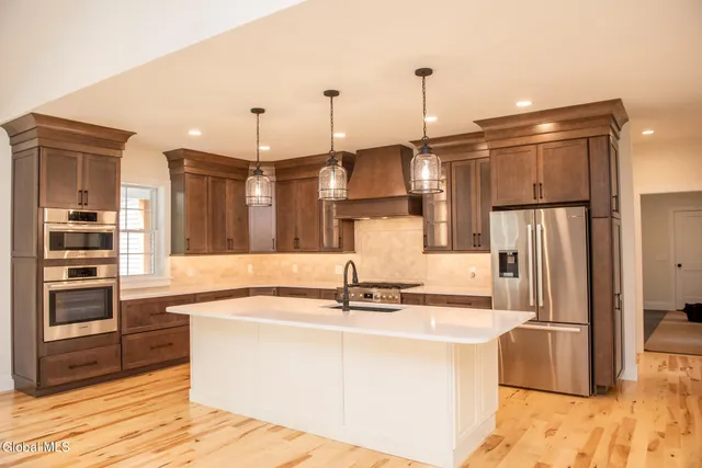 $723,791 | 99 Sand Hill Road, Greenfield, NY 12833