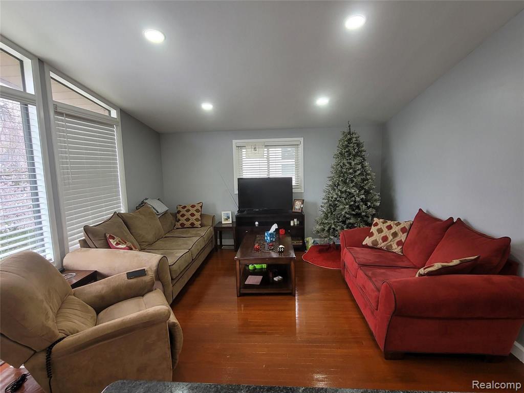 2017 Nakota Road Royal Oak, MI 48073 - Photo 5 of 14