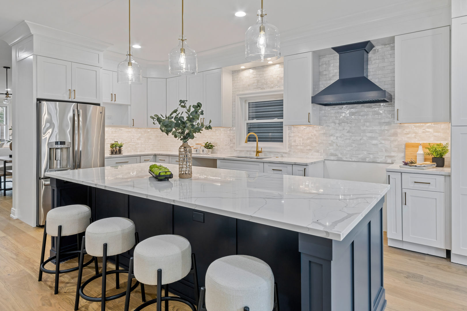 1622 North Spaulding Avenue Chicago, IL 60647 - Photo 11 of 50 a kitchen with a table chairs sink and cabinets