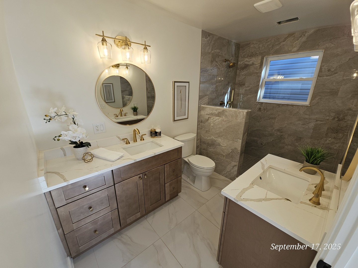 1622 North Spaulding Avenue Chicago, IL 60647 - Photo 23 of 50 a bathroom with a toilet sink and mirror